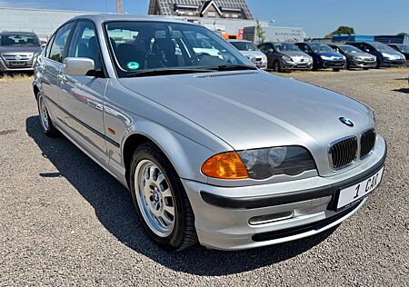 BMW 320i Baureihe 1st Hand*Voll Scheckheft*Automatik