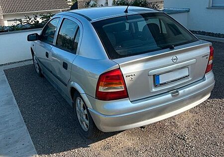 Opel Astra 1.6 -