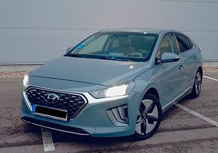 Hyundai Ioniq 1.6l GDI HYBRID Style AHK