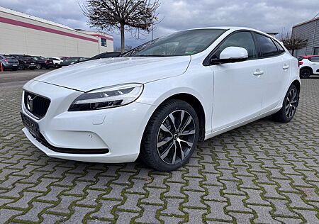 Volvo V40 D3 Linje Svart - LEDER+SHZ+NAVI+LED+CAM