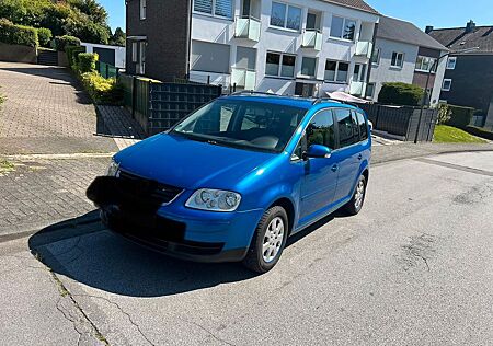VW Touran Volkswagen 1.6 FSI Trendline Navi Klimatron. 7Sitzer