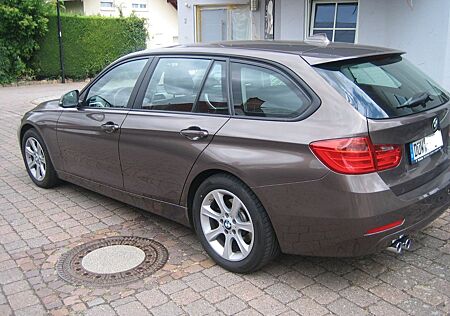 BMW 328i xDrive Touring -
