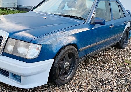 Mercedes-Benz E 230 mit H zulassung