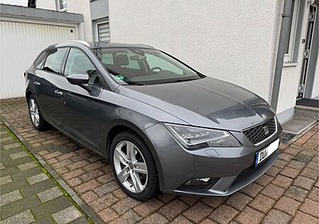 Seat Leon ST 2.0 TDI CONNECT LED KAMERA AHK PANORAMA