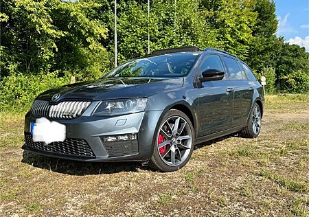 Skoda Octavia 2.0 TDI DSG RS Combi RS PANO STHZ AHK