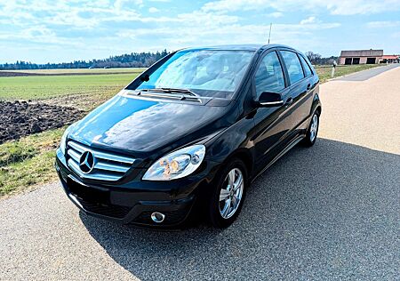 Mercedes-Benz B 200 -