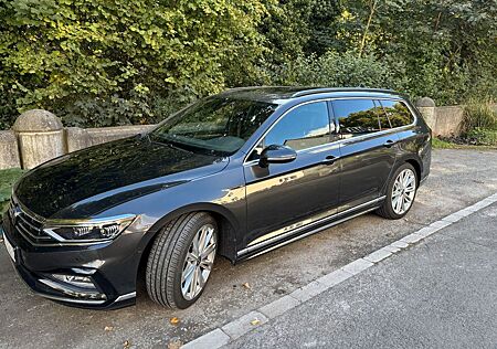 VW Passat Variant Volkswagen 4MO 2xR-line IQ PANO AHK 8fach