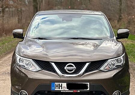 Nissan Qashqai | Kamera | Navi | Keyless | PDC | AHK