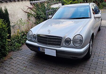 Mercedes-Benz E 240 CLASSIC Classic