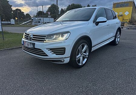 VW Touareg Volkswagen V6 TDI 4x4 Luft R-LINE Leder Standhz 21"