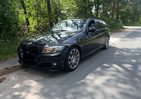 BMW 318d Touring -Scheckheft Gute Ausstattung