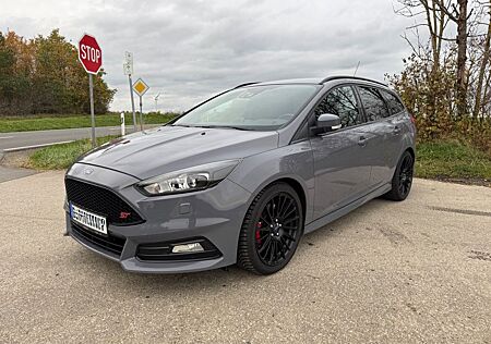 Ford Focus Turnier ST Leder-Exklusiv-Paket Vollleder