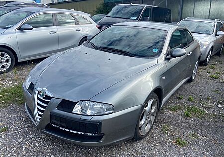 Alfa Romeo GT 2.0 16V JTS Distinctive