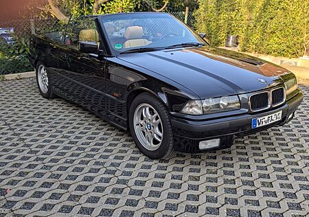 BMW 328i Cabrio mit H-Zulassung