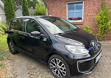 VW Up Volkswagen ! e-! Style Plus TOP Zustand 8fach bereift