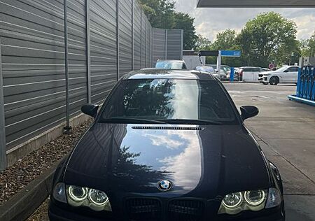BMW 330xi -
