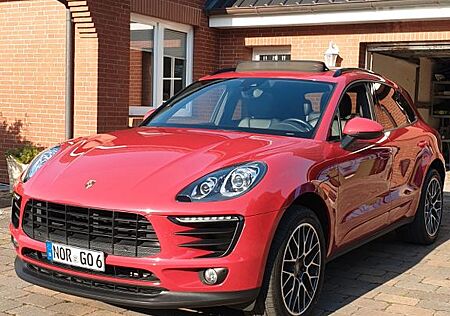 Porsche Macan - -