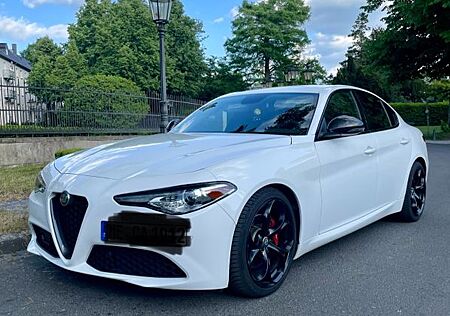 Alfa Romeo Giulia 2.0 Turbo 16V 206kW AT8-Q2 selten!