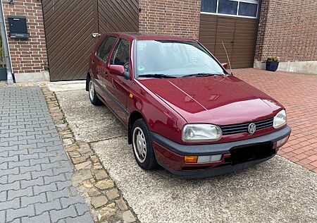 VW Golf Volkswagen 1.6 / 55 kW