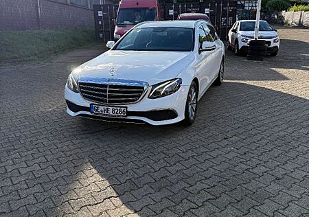 Mercedes-Benz E 220 d T Autom. -