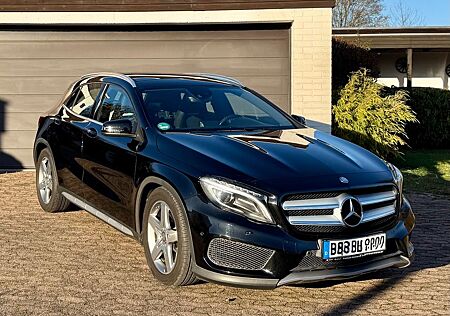 Mercedes-Benz GLA 250 4MATIC AMG Line AUT. NAVI PANO H&K PDC SHZ