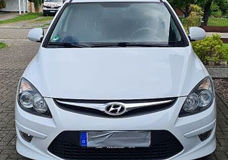 Hyundai i30 CW 1.4 blue Classic, TÜV NEU