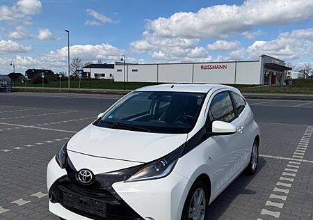 Toyota Aygo (X) Aygo (X) 1,0-l-VVT-i x-play touch x-play touch