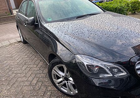 Mercedes-Benz E 250 BlueTEC AVANTGARDE Autom. Limousine.