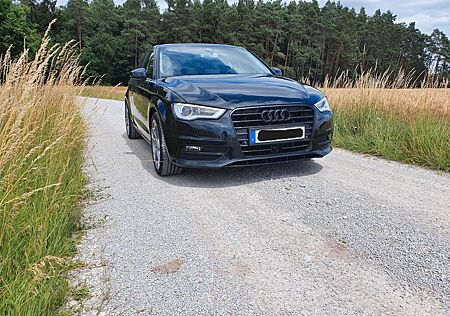 Audi A3 2.0 TDI S tronic / Sportpaket/ Alcantara