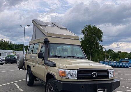 Toyota Land Cruiser HZJ 78 Worldcruiser 1 Buschtaxi