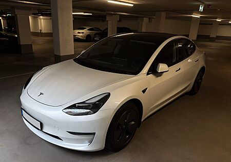 Tesla Model 3 Allradantrieb mit Dualmotor Long Ran...