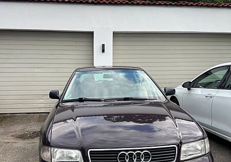 Audi A4 1.6 -