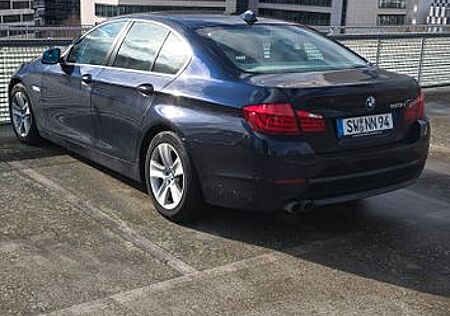 BMW 523i -