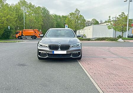 BMW 730d - Massage. Head Up. M- Paket. 360 Kamera.