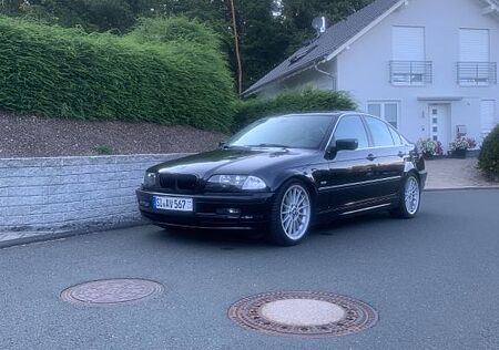 BMW 328i -
