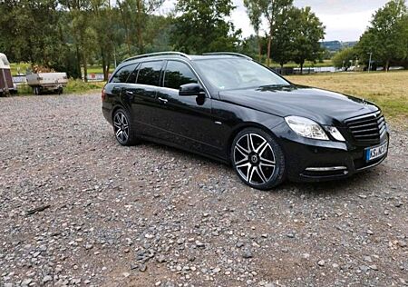 Mercedes-Benz E 200 T BlueEFFICIENCY AVANTGARDE AVANTGARDE