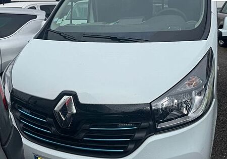 Renault Trafic Ambulance Krankenwagen Rettungswagen Navi