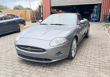 Jaguar XK 4.2L V8 Cabriolet -