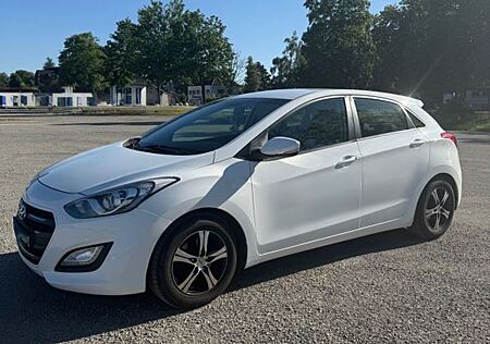 Hyundai i30 1.6 CRDi 70kW Trend, Navi, Rückfahrk. TÜV