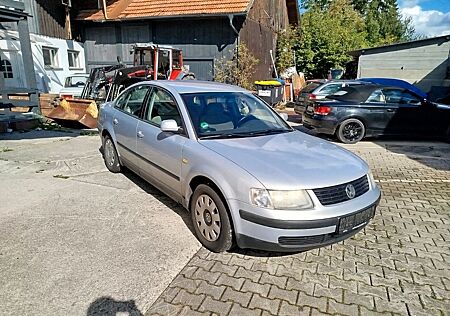 VW Passat gebraucht kaufen VW Passat Volkswagen 1.8 Basis