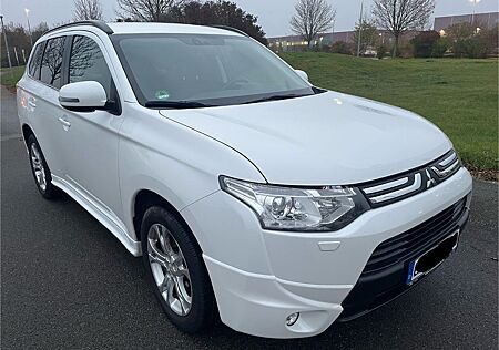 Mitsubishi Outlander 2.2 DI-D Intense 4WD TC-SST Intense