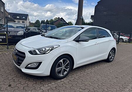Hyundai i30 PASSION/1HAND/TEMP/SHZ/ALU/LHZ/START-STOP/ZV