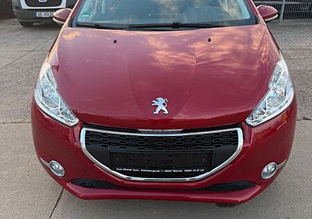 Peugeot 208 Active NAVI Wenig Kilometer