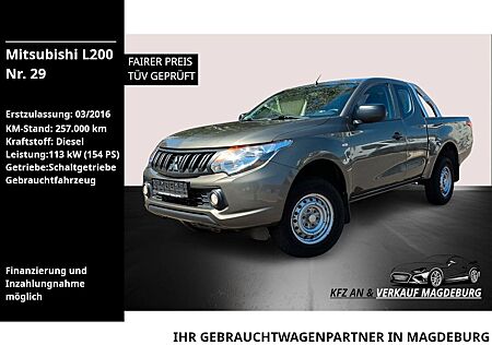 Mitsubishi L200 Basis Club Cab 4WD