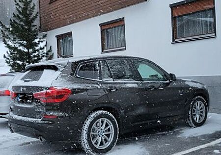 BMW X3 xDrive20i AT -mit Dachreling/Panorama/Head-up