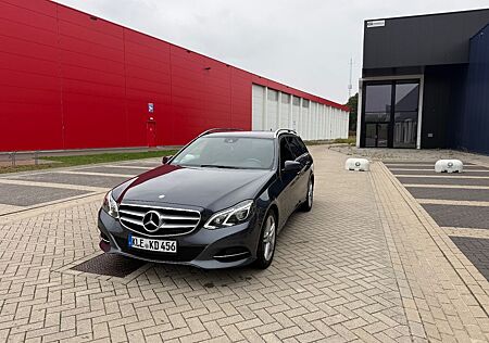 Mercedes-Benz E 220 BlueTEC BE T Edition AVANTG. Auto. Edi...