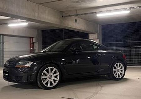 Audi TT Coupe 3.2 DSG quattro -