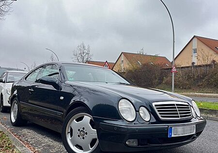 Mercedes-Benz CLK 320 Aus 2. Hand, nur 158.000 km. Elegant.