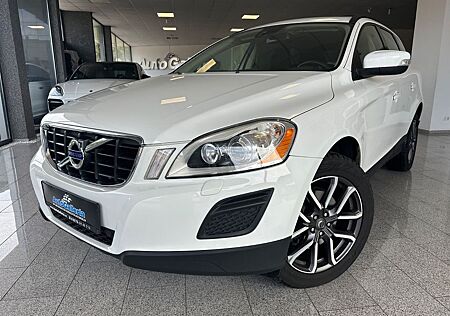 Volvo XC 60 Kinetic Drive 1.Hand Panorama AHK Klimaaut