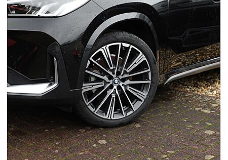 BMW iX1 xDrive30